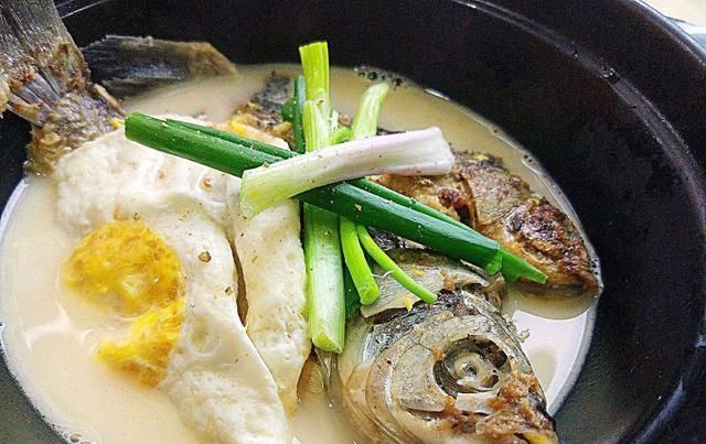  好喝|炖鱼汤时，难怪不好喝，第一步就错，多加这一步，鱼汤好喝又鲜美