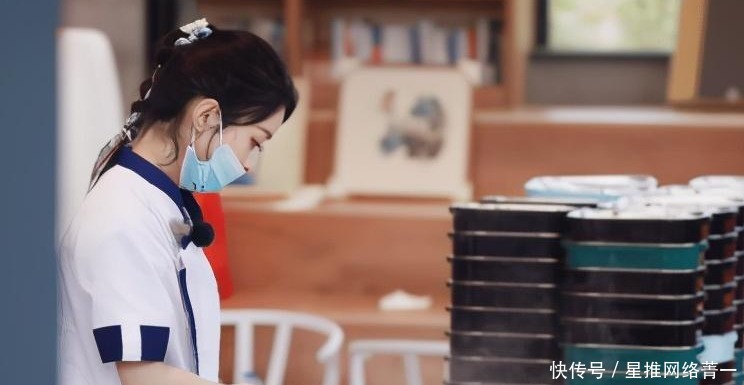 嘉宾们|赵丽颖参加中餐厅太懒?切肉累到手抖,网友:装出来的