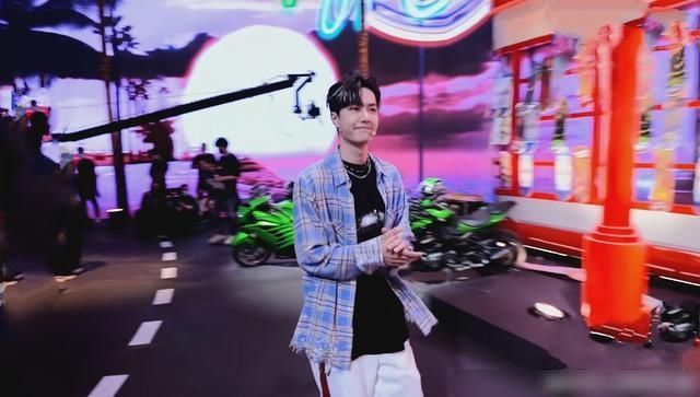  街舞|《街舞3》谁说王一博不爱说话，录制节目现场，一人带动全场气氛