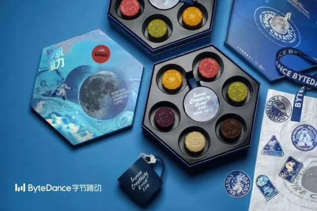  疯狂|燃到不敢认！国货品牌月饼太美了，连老外都要疯狂搞代购