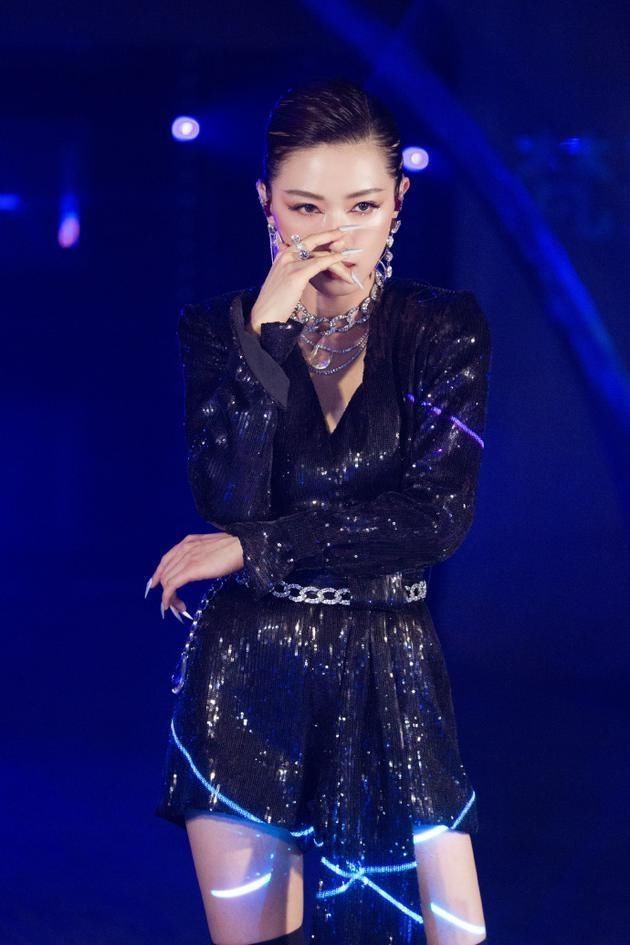  女星|明明有30位女星，为何《浪姐》节目组“独宠”万茜？