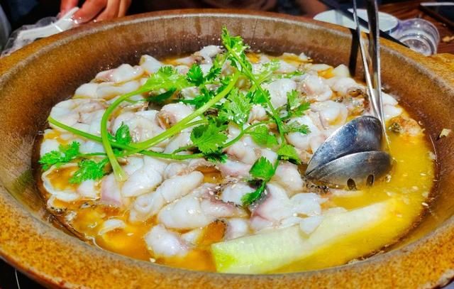  看值|朋友叫吃饭，一个锅子，6个素菜，花了258元，你看值吗？