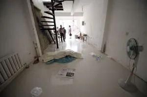  寻找|打电话不接，广西老板到出租屋寻找工仔，发现躺在地上的他已…