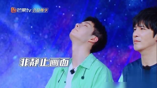  引发|天天向上候场王一博做起颈椎操，哥哥们成团节目企划却引发争议