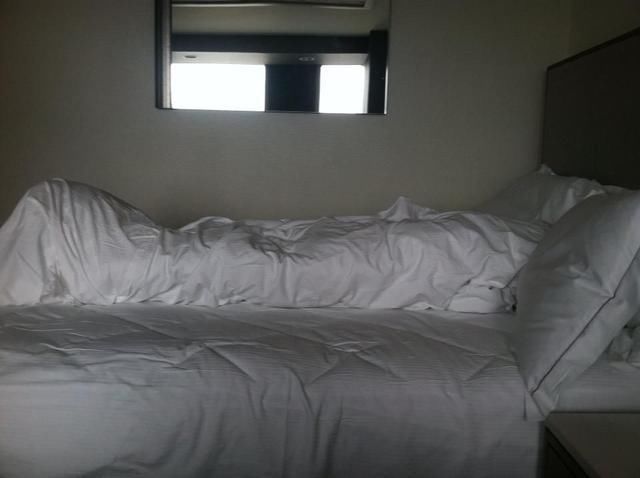  女儿|父亲死亡三天尸体已经发臭，精神病女儿还以为他在睡觉