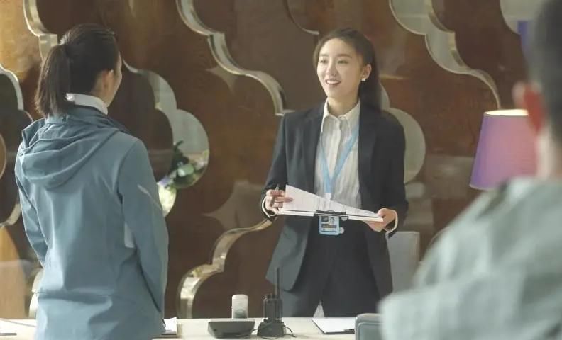 三十而已|林有有绿茶段位有多高?看她送给许子言的书,顾佳那巴掌打轻了