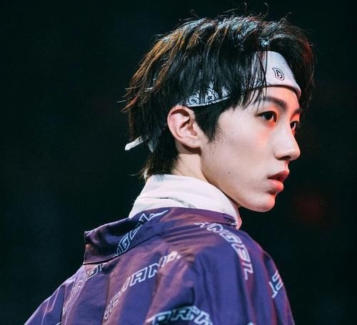 选秀|选手下场曝节目内幕,工作人员给“皇族”打投,选秀黑幕还少吗?