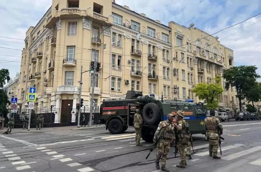 “瓦格纳”称占领俄南部军区指挥部，俄军在莫斯科市郊架设机枪