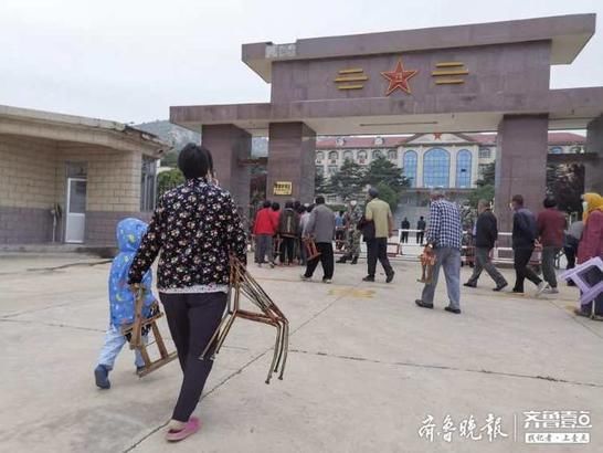  军营|久违了，军营露天看演出