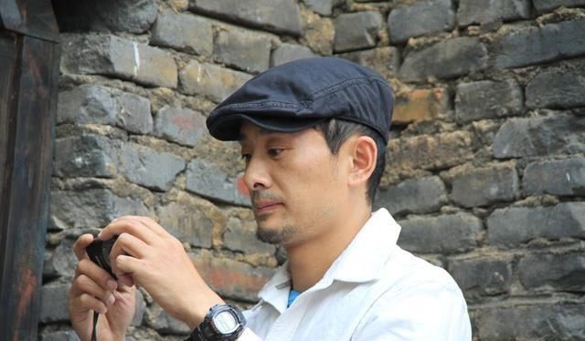  走红|51岁阿宝变黑了，留了羊角胡差点认不出，上《星光大道》走红12年