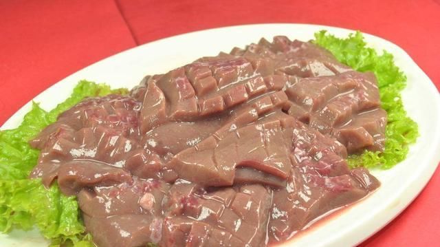  肾脏|爆炒腰花到底要不要焯水？酒店大厨教你3招，腰花鲜香脆嫩无臊味