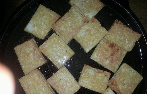 万万不可|煎豆腐时,万万不可直接下锅煎,多加这一步,豆腐不碎不粘锅!