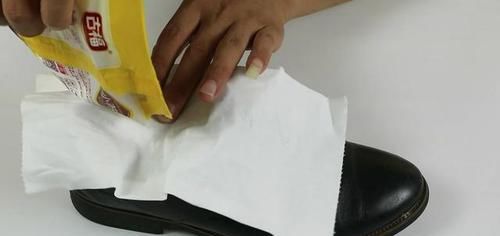  实用|小苏打涂在梳子上，解决了很多人的烦恼，方便实用