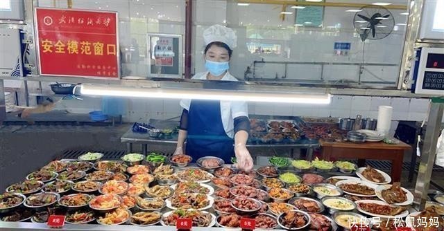 食堂|半份豆皮、半条鱼、半份饭……这所大学食堂推行半份菜