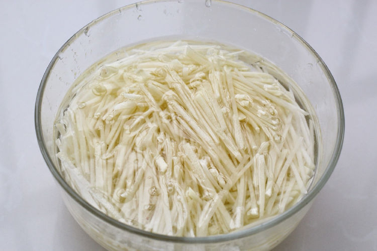  豆瓣酱|土豆这样做最爽口，两块钱炒一盘，酸辣开胃真过瘾，拌米饭吃两碗