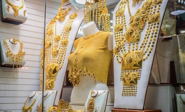 迪拜|迪拜人吃什么?到菜市场转一圈就明白了,帝王蟹、鲨鱼,应有尽有