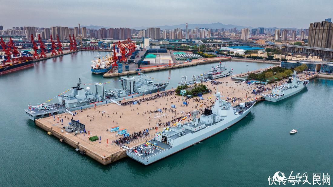山东青岛：海军舰艇开放活动