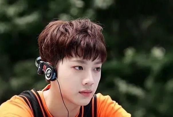  二人|傅菁和杨超越马上会有一波比美通稿, 二人比拼的同时也为作品炒作?