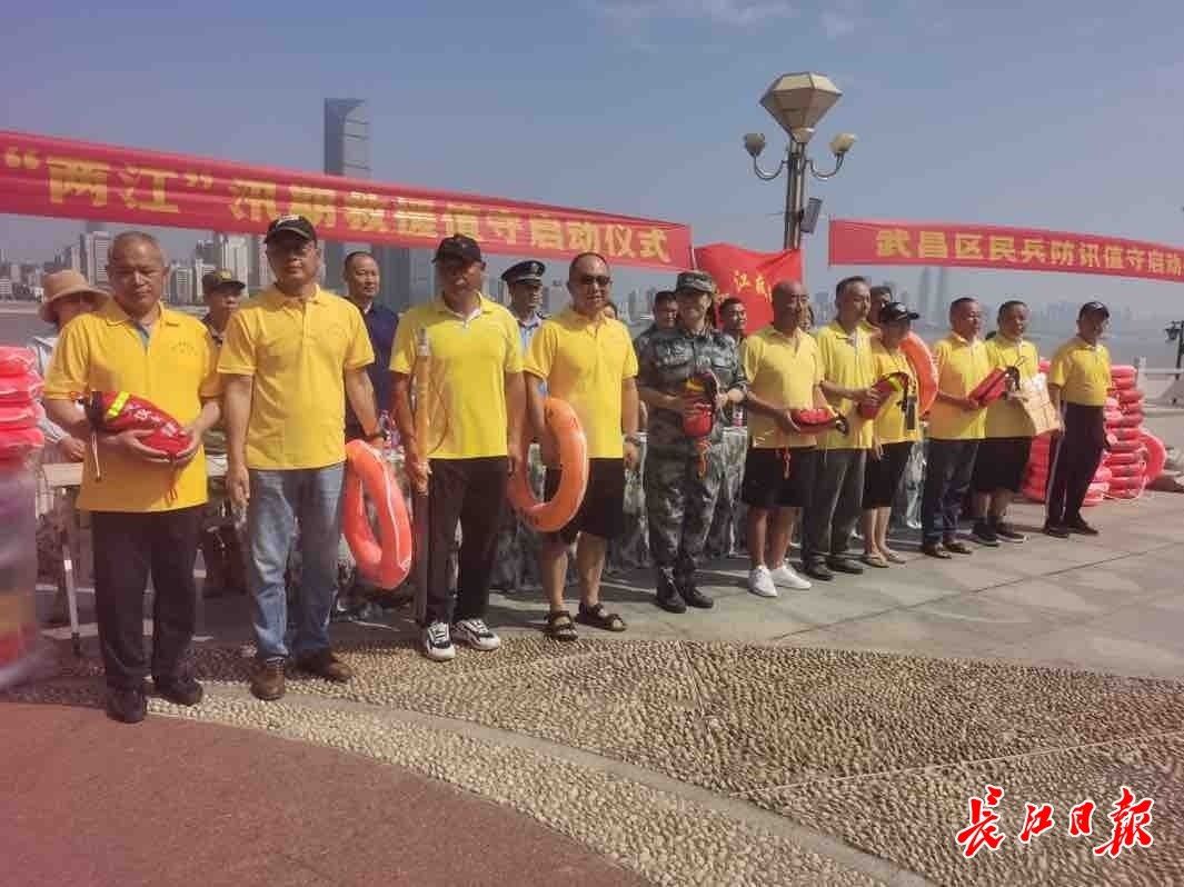 长江救援志愿队启动汛期值守，去年救起37名溺水者