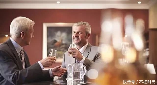 喝酒|爱喝酒的人,如果有这5大表现,恭喜,你的肝还比较健康!