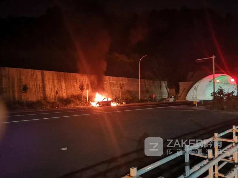 成功|黔南:轿车隧道内突发自燃司机机智处理自救成功