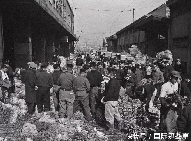 市场|全球最大海鲜市场被拆,六旬老人失声痛哭:请把它还给我