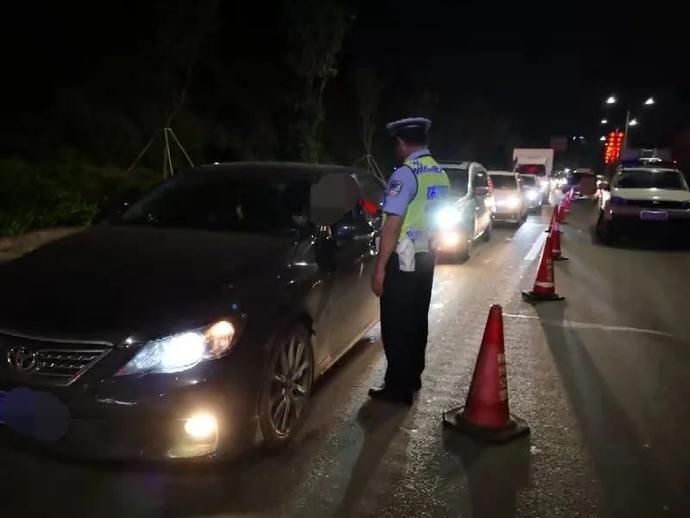 守护|国庆我在岗丨梧州交警“逢五”亮剑,守护平安畅通出行路!