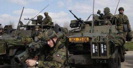  动作|俄罗斯没被拖垮，军事动作不断，连环出击，轮到美国害怕了