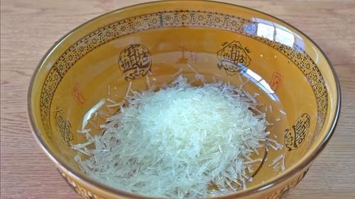 迷上|最近早餐迷上这道面食，一擀一卷，咬一口满嘴香，三伏天要多吃