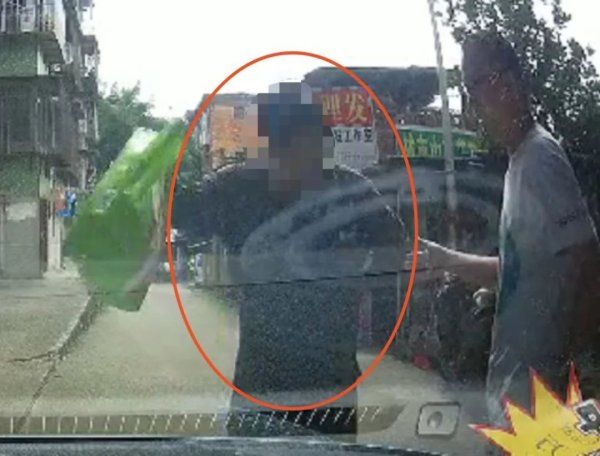  同伙|柳州街头有“拎包男”出没做这事，遇到他和同伙快报警