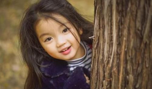  父母|阿拉蕾成“儿童版樊胜美”，小山竹却无忧无虑，两人差距显而易见