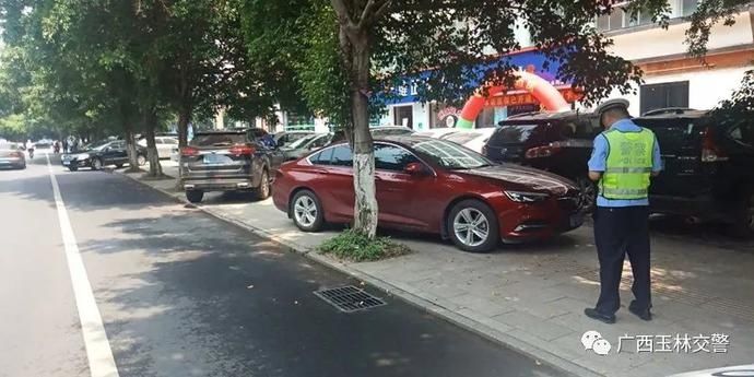 攻坚战|四城同创丨玉林交警全力以赴打好“创城”攻坚战