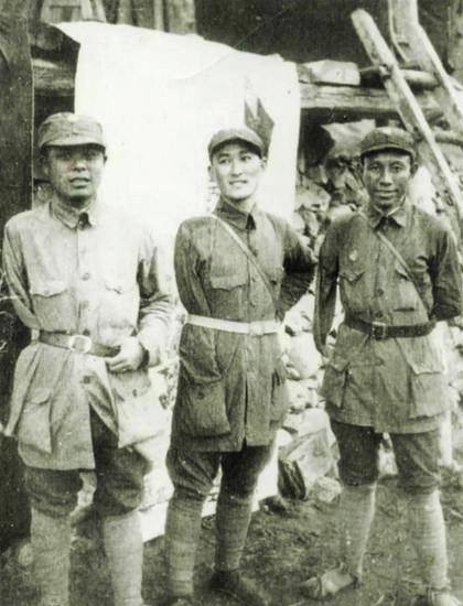 只身|西路军失利,他只身斗狼,两次被靠羊救了一命,终成开国中将