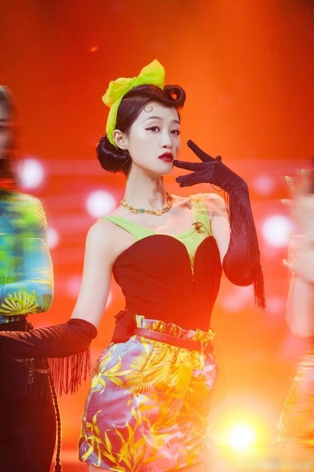  现实|浪姐王霏霏蓝盈莹成工具人，让宁静和李斯丹妮去跑商演，现实吗？