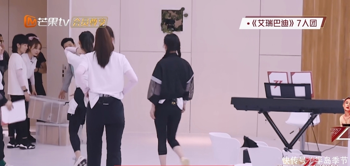 太精彩|黄晓明倒贴个人片酬讨姐姐欢心,否认遭姐姐们怼,脸上表情太精彩