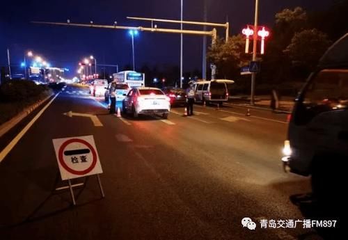  吓人|抱两娃开车、酒驾红绿灯睡觉……这些司机的“神操作”太吓人