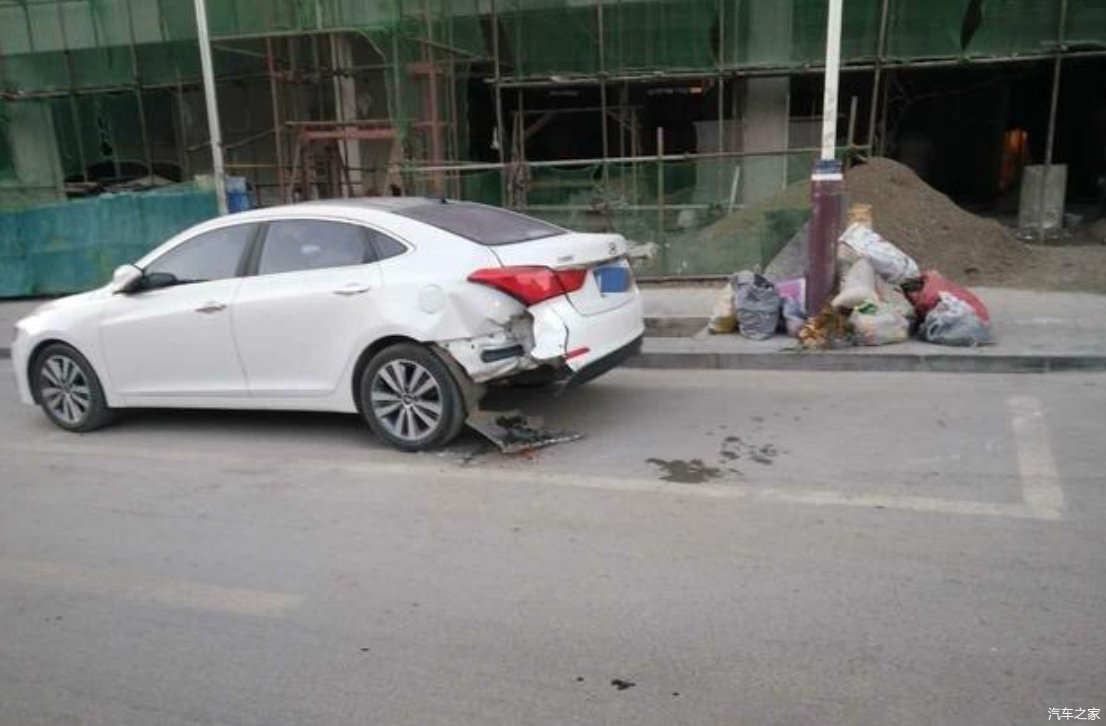 顺序|汽车停路边被撞,先报警还是先报车险?弄错顺序,或一分钱不赔