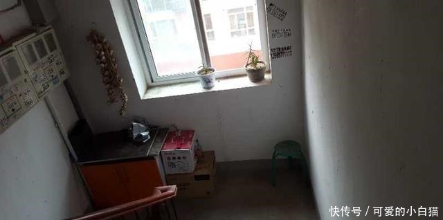 花家地小区|小区楼道堆杂物屡治屡现,堆放三四年业主不听劝