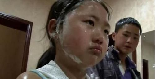  爸爸|女孩因《变形记》得了公主病，回村闹着要找“富爸爸”，让人唏嘘