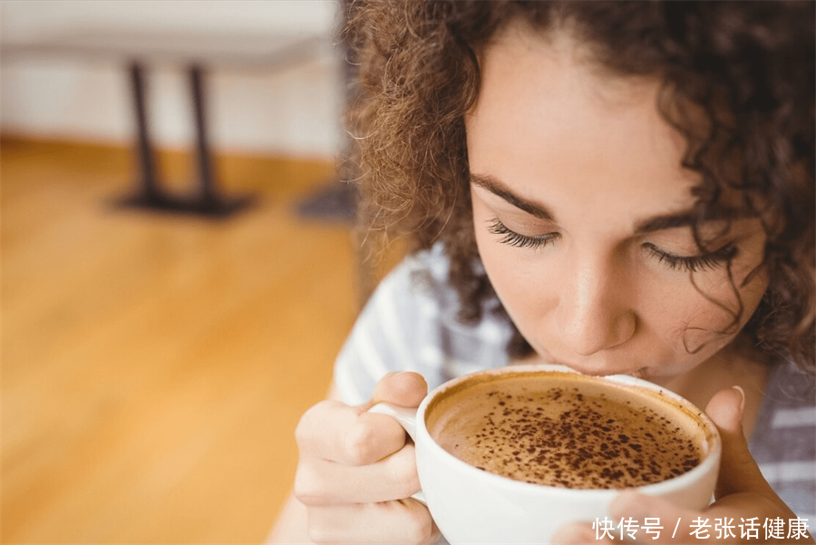 长期喝咖啡能延缓衰老吗(女性常喝咖啡，或有延缓衰老的作用，但3个细节须注意)