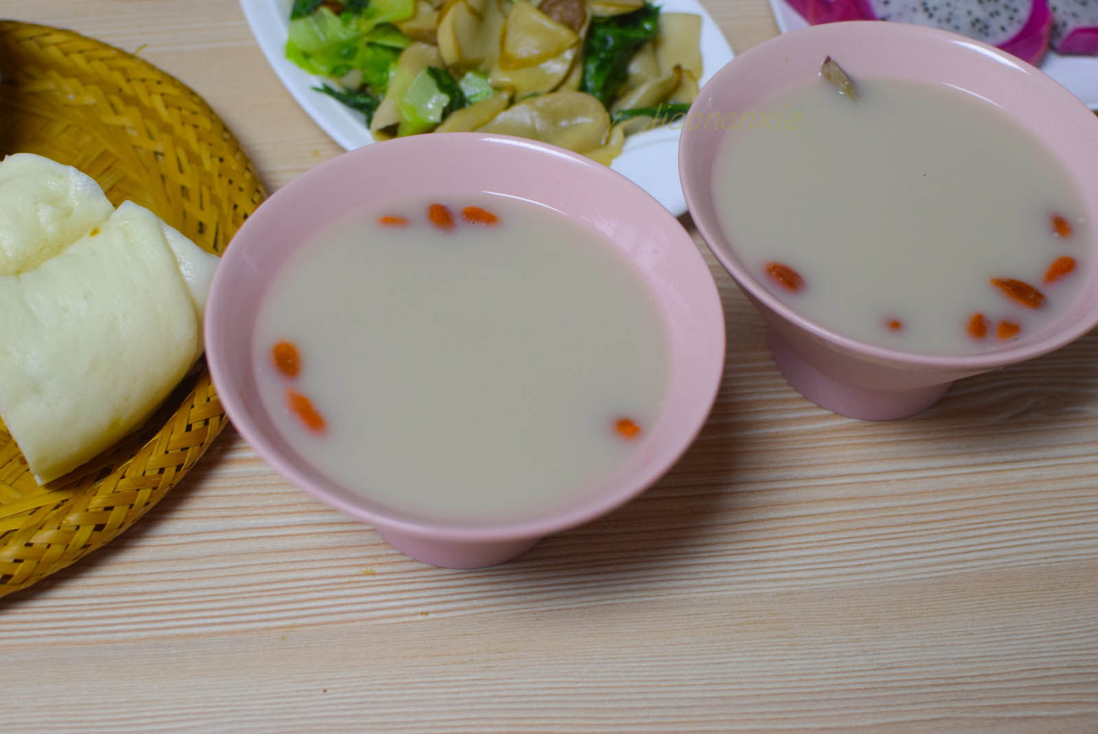  满满|蟹姐家的4人份早餐，满满摆一桌，准备了4种主食，全是好吃的