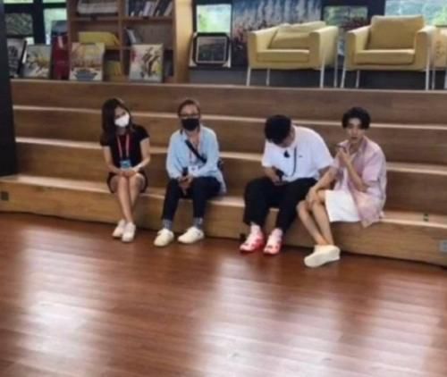  中餐厅|王俊凯录制《中餐厅》穿短裤，看到他露出的腿，快比上我胳膊了