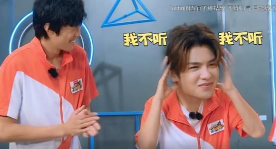  节目中|黄明昊上节目被限制？看到他和维嘉拿的饮料，网友：一口就是天价