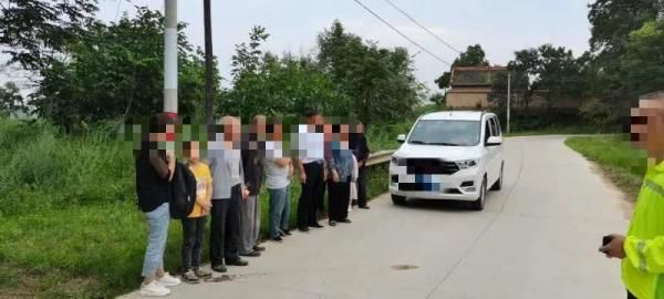  交通事故|面包车超员20%，驾驶证记6分！丨减量控大