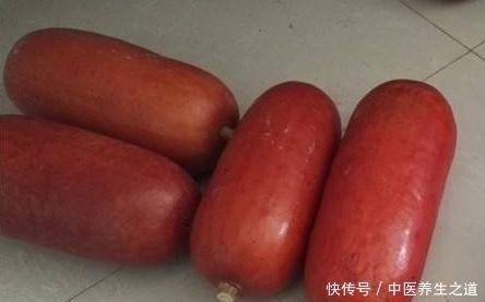 走近|大爷摆摊卖它,远看以为是香肠,走近一瞧乐坏了,我果断买了3根