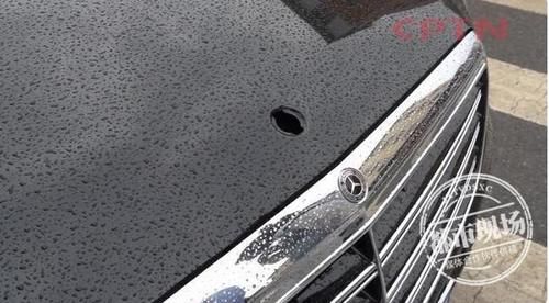 嫌疑人|男子连偷40个奔驰车标,民警将其抓获后,男子:想要一副银手镯