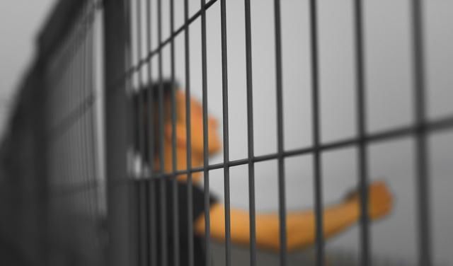 小李|大龄女孩遇完美男友被骗，催婚家长需警惕，莫把女儿推入骗子陷阱