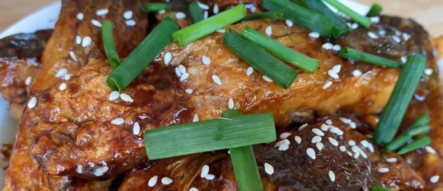 懒人|入秋后要多吃鱼,教你懒人做法,用料简单味道足,出锅连汁都不剩