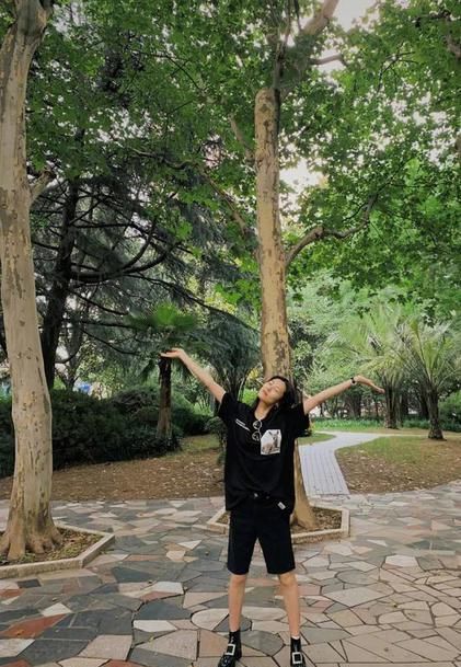  刘雯私服|周迅刘雯变综艺咖 我却种草了她们的“佛系”穿搭