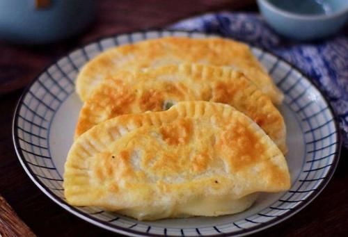  外焦里嫩|肉馅儿的韭菜盒子总是皮糊了馅儿还不熟？改掉这个毛病，外焦里嫩